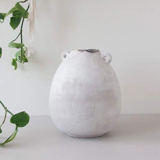 Gea white vase